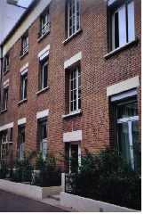 L'autre facade cour avant.